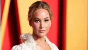 جينيفر لورانس تعترف بعدم رغبتها في مشاهدة أفلامها بسبب تجربتها الشخصية مع التمثيل